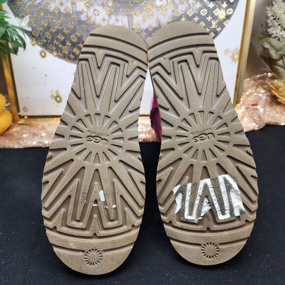 NWOB UGG Cancer Awareness Classic Short Raspberry Pink Boots - Picture 14 of 16